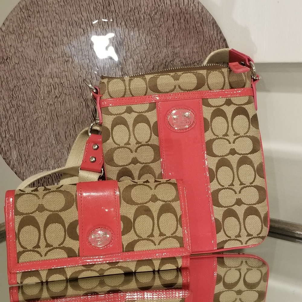 COACH Khaki & Watermelon Signature C Crossbody & Wallet Set